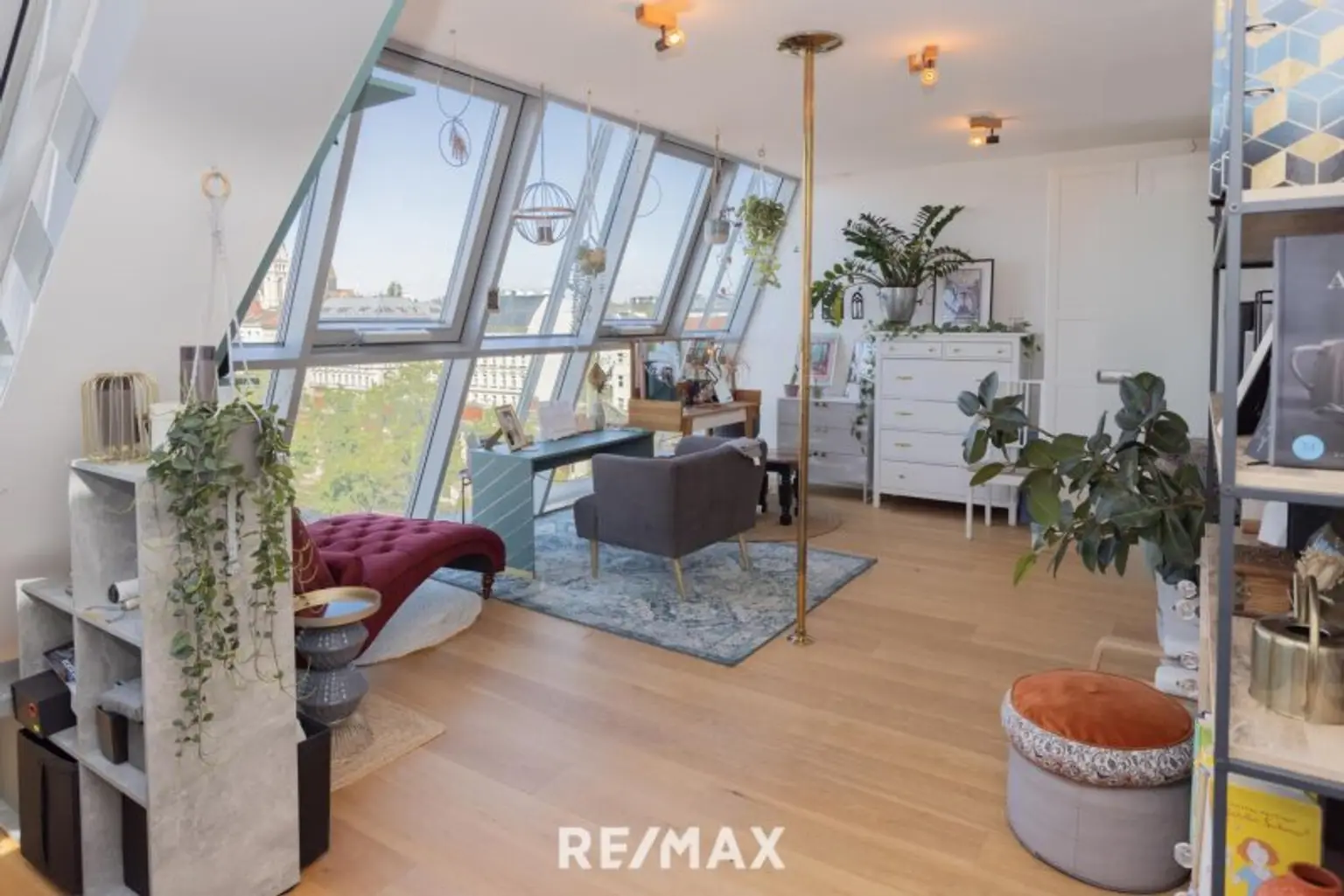 Herrliche DG-Maisonette mit 2 Hof-Terrassen bei der Volksoper, Währinger Straße