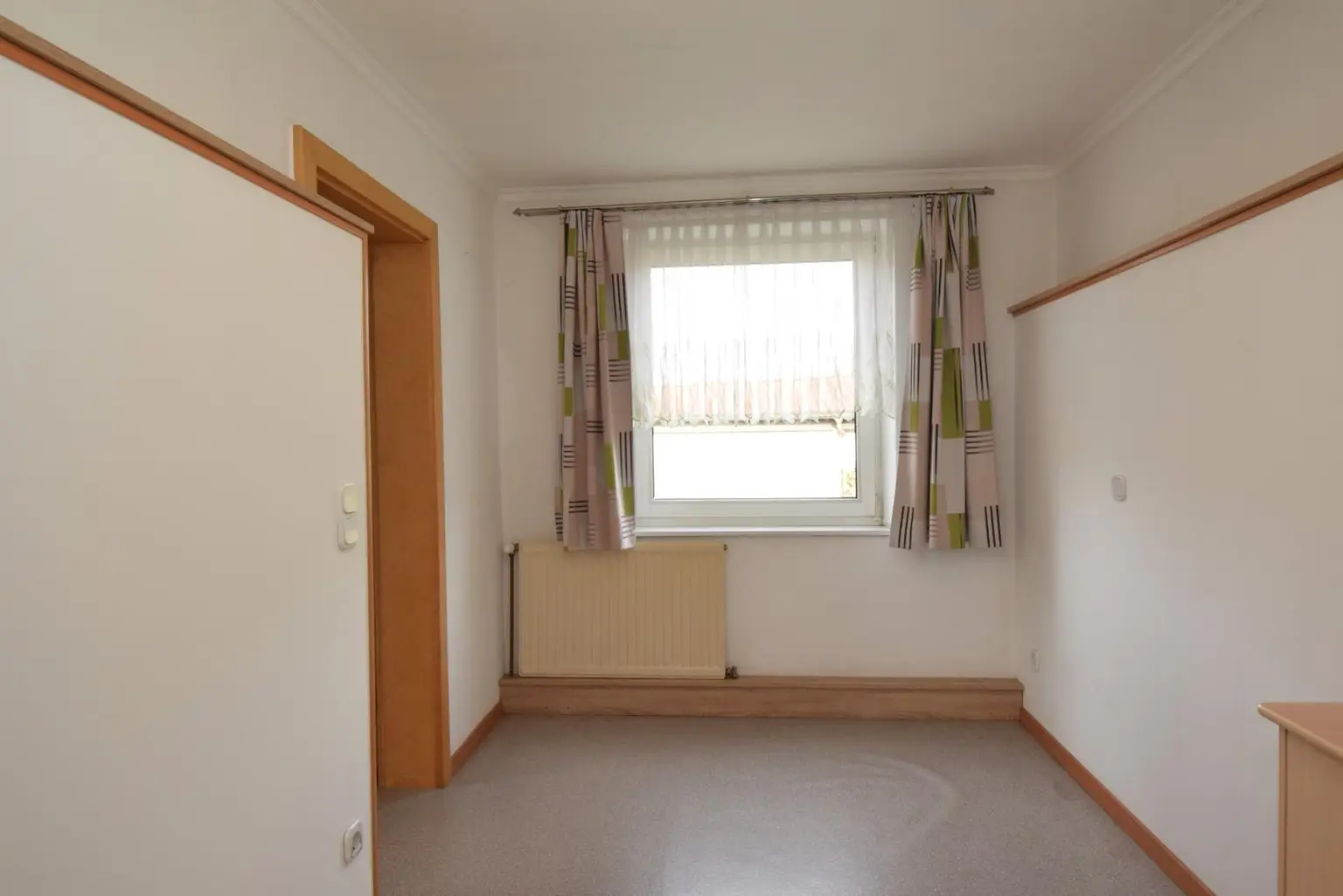 Geräumiges Haus mit Garten und Pool