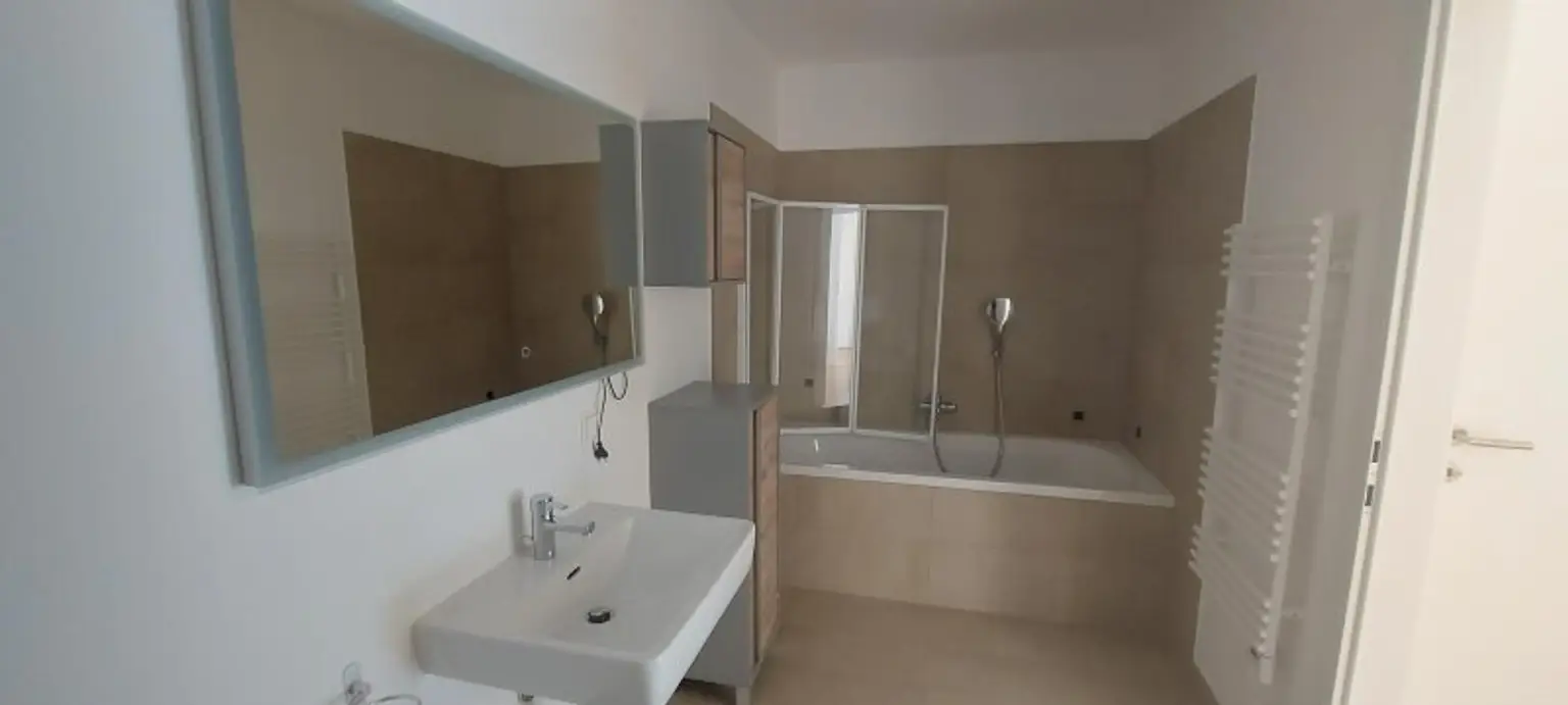 3-Zimmer-Wohnung mit 2 Balkonen und Tiefgaragenstellplatz (Top 8)