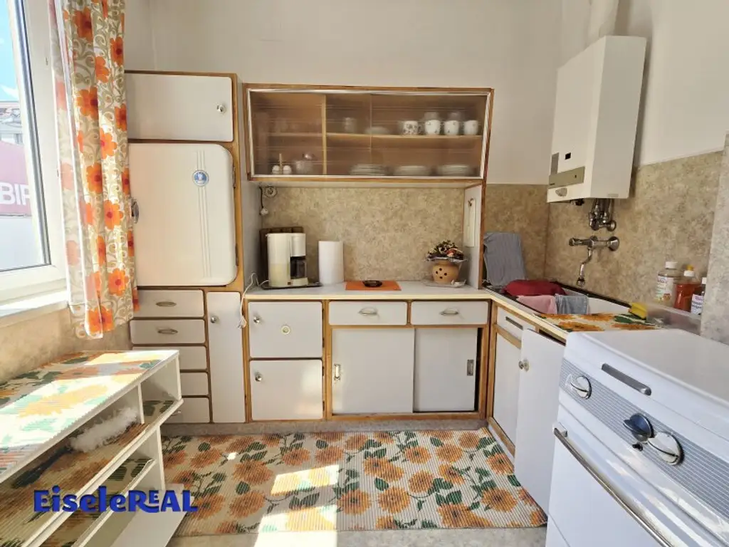 Tolle 1 Zimmer  Wohnung– extra Küche - sanierungsbedürftig