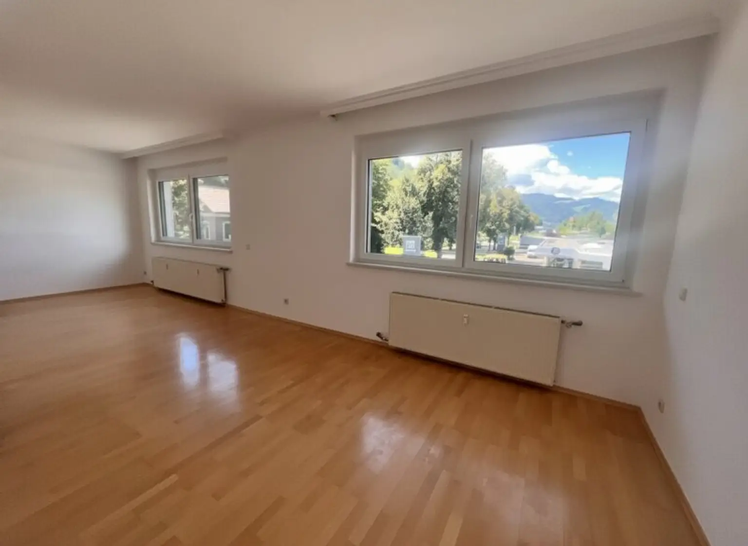 Lichtdurchflutete 5-Zimmer-Wohnung mit 2 Balkonen, 2 Bädern & neuer Küche – barrierefrei, zentrumsnah & top angebunden!