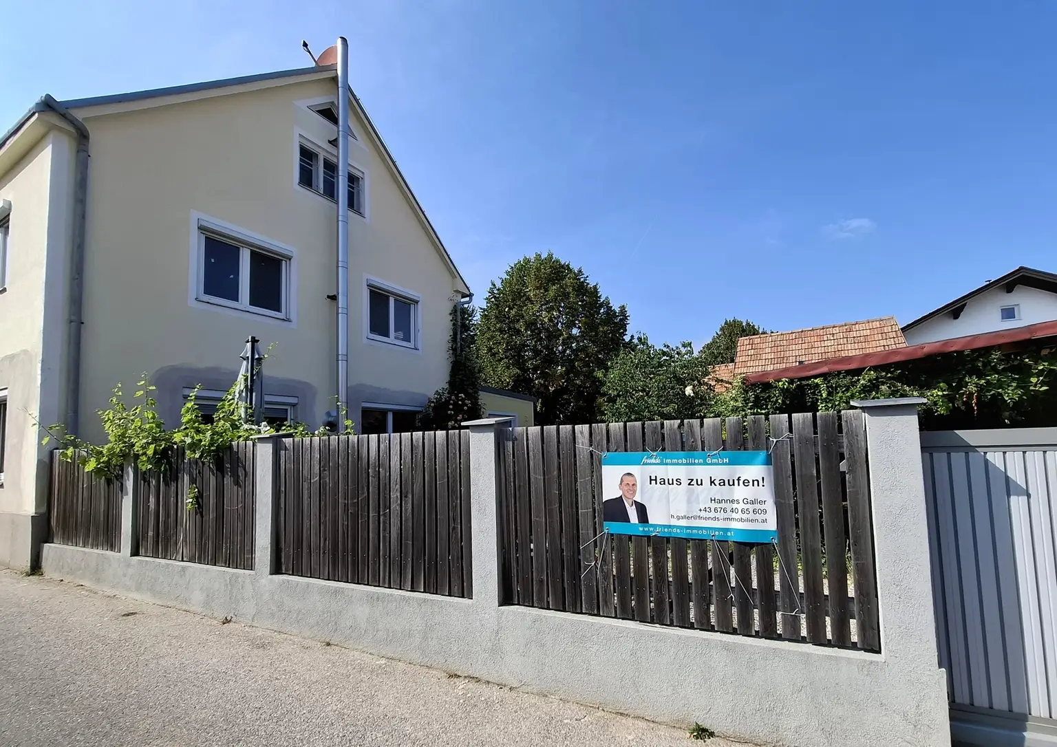 Vielseitig nutzbare Liegenschaft mit ausreichend Platz und herrlichem Blick auf die Hohe Wand