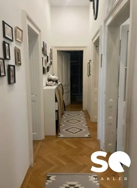 #SQ - ALTBAUCHARME IN TOPLAGE - 5-ZIMMER MIT BALKON NÄHE RATHAUS!