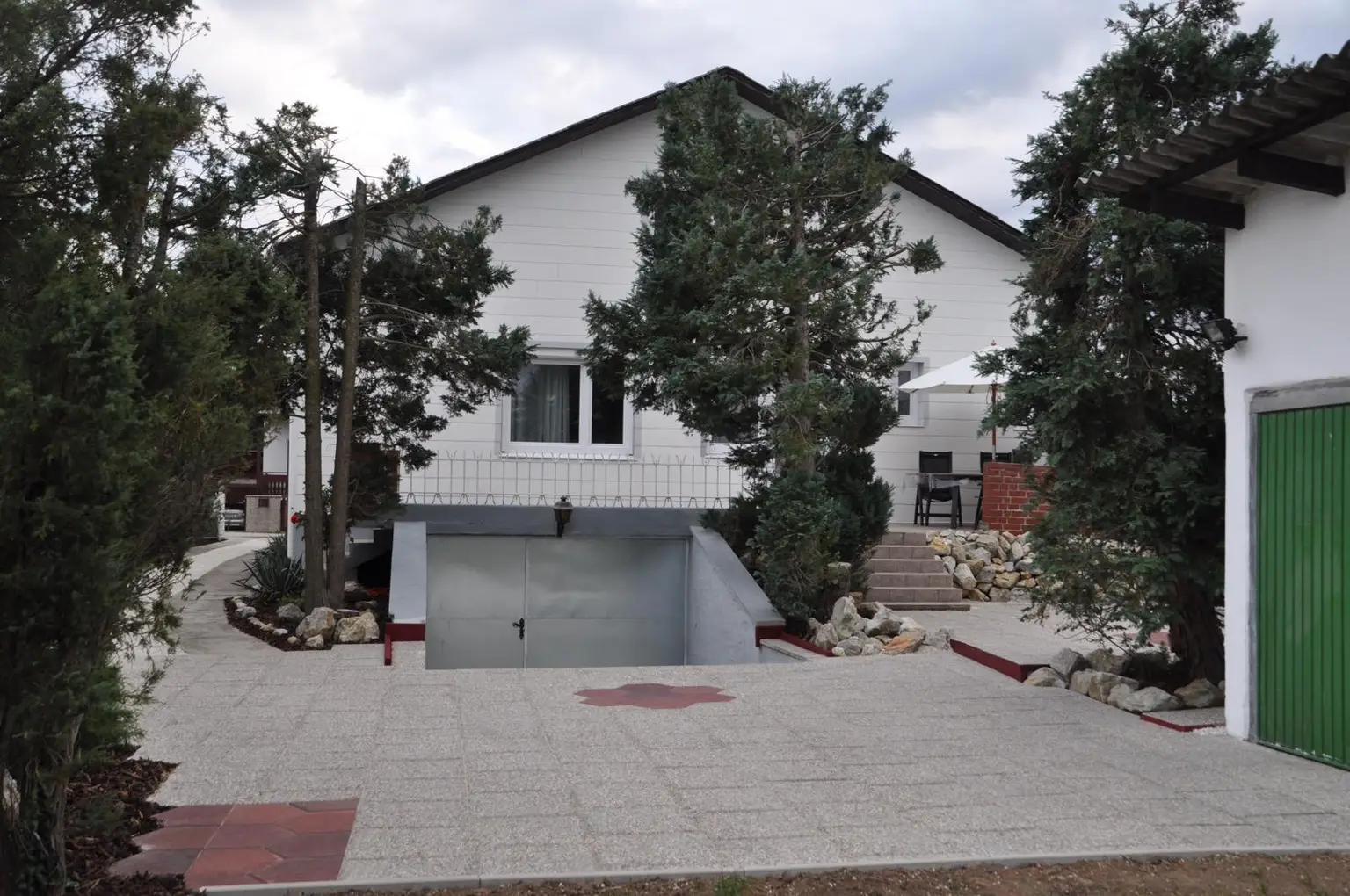 Haus front