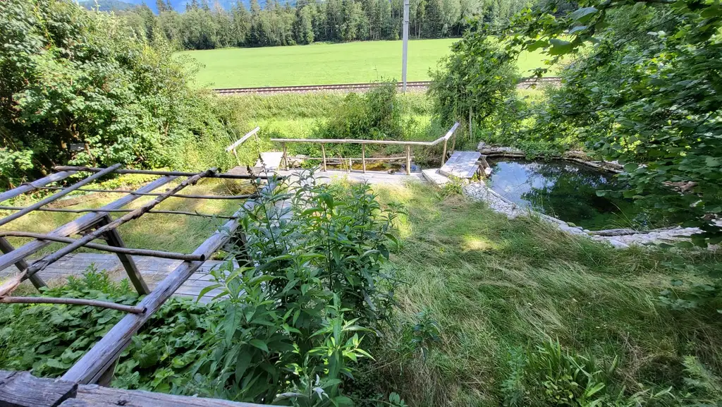 Stark sanierungsbedürftige Liegenschaft in sonniger Lage!