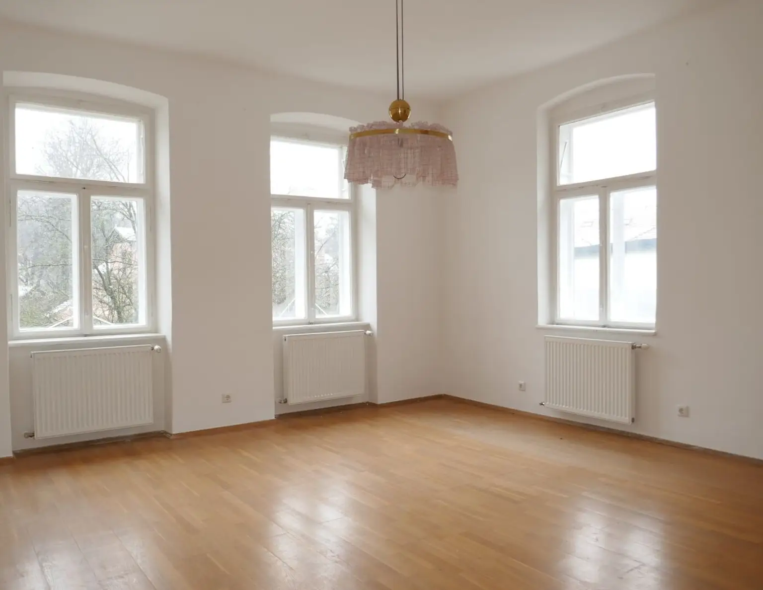 Wunderschönes Grundstück mit kleinem Zinshaus im Ortskern von Weissenbach an der Triesting!