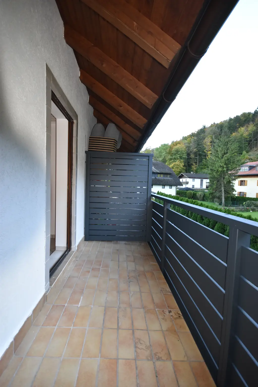 "GRÖDIG - Kleines Apartment mit Balkon und PKW-Stellplatz"