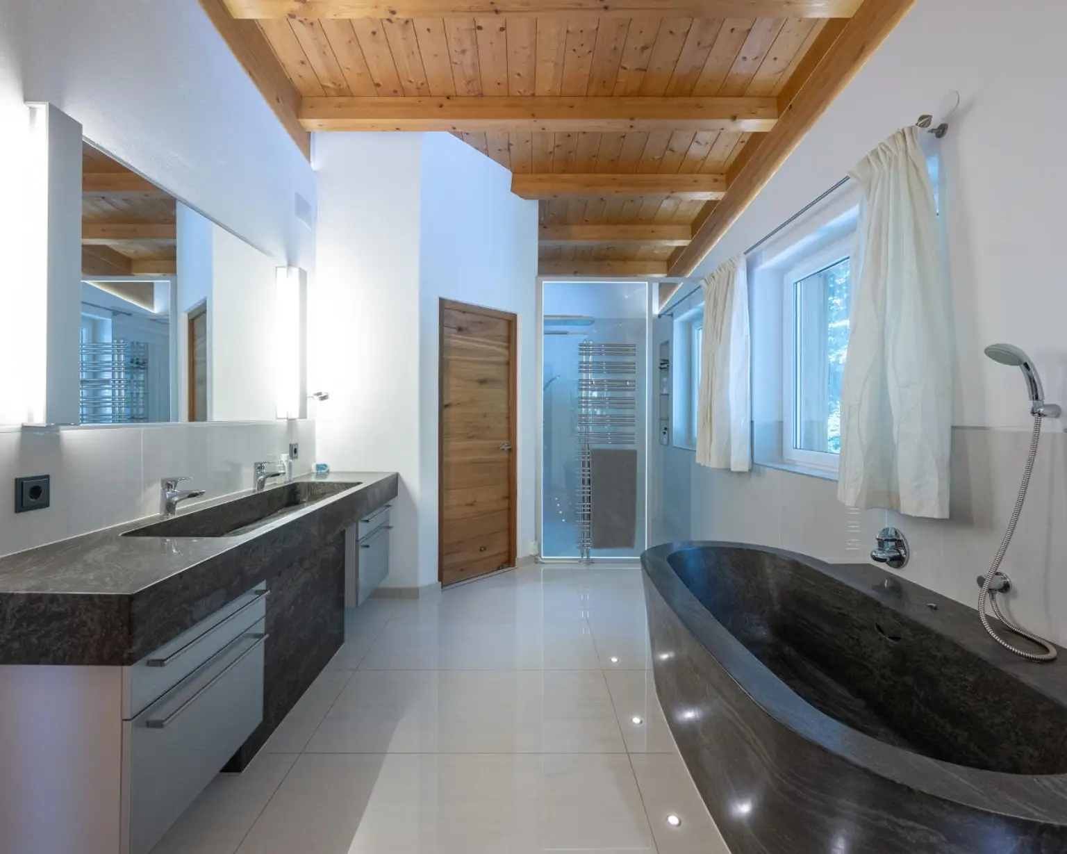 NEU! "Das perfekte Nest" - eingebettet zwischen Bergpanorama und Luxus!