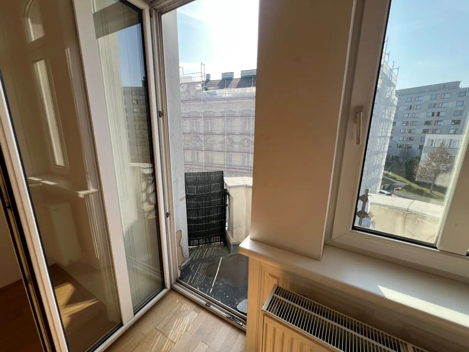 15 | CHARMANTE 2 Zimmer ALTBAUWOHNUNG  mit Balkon – Unbefristet | Prima Service Immobilien