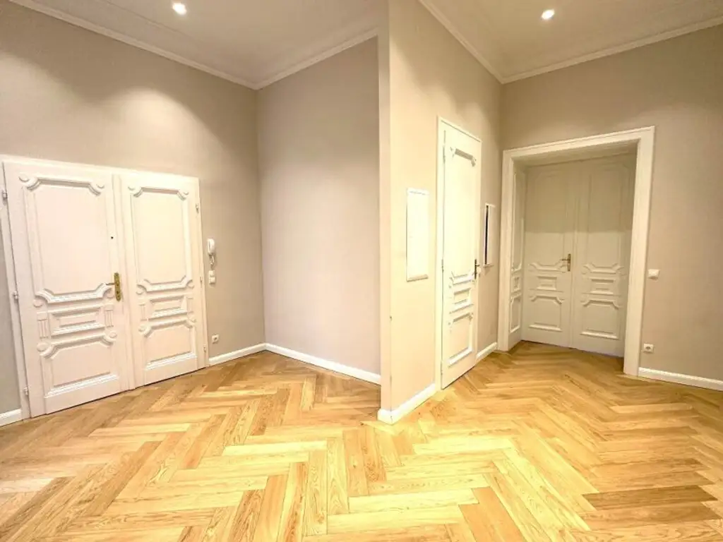 MÖLLWALDPLATZ, U1-NÄHE, 124 m2 ALTBAU, Wohnküche, 2 Zimmer, klimatisiert, 2 Bäder, Parketten, Loggia, 1. Liftstock, provisionsfrei