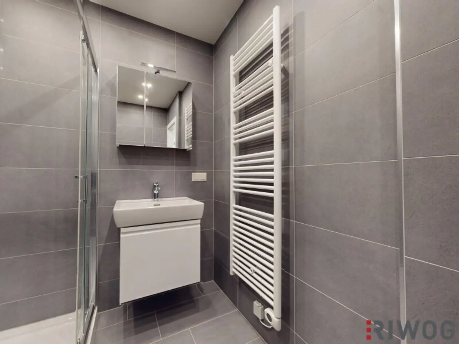 ERSTBEZUG nach Sanierung I Komfortable 3 Zimmer Wohnung I Inkl. Tischler-Küche mit Siemens Geräten