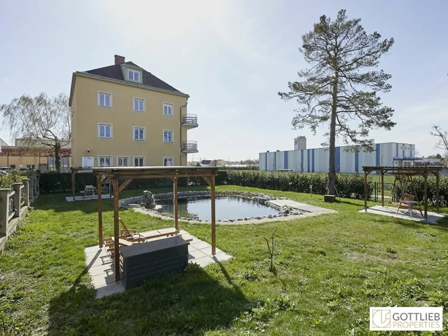 Bestlage Kaiserebersdorf! Möblierte 2-Zimmer-Wohnung mit Balkon, Gartennutzung und Schwimmbiotop