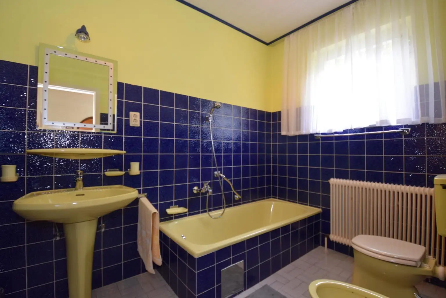 Bad mit WC im Obergeschoß