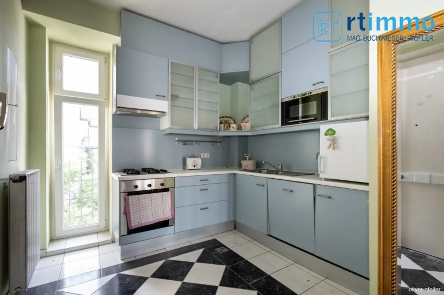 U-BAHNNÄHE: ALTBAUCHARME: 4-Zimmer-Wohnung in hohem Liftstock und Ausblick