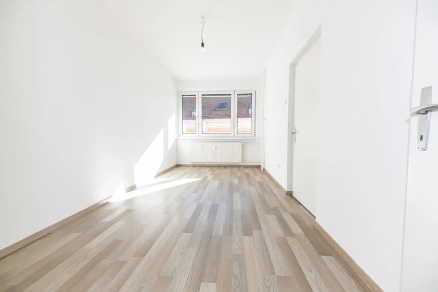 OHNE PROVISON I XXL-BALKON I TOP-SANIERT I 4 ZIMMER I LENDPLATZ I SEHR HELL I RUHIG I HAUSTIERE WILLKOMMEN I PARKPLATZ I PROJEKT WOHNEN I