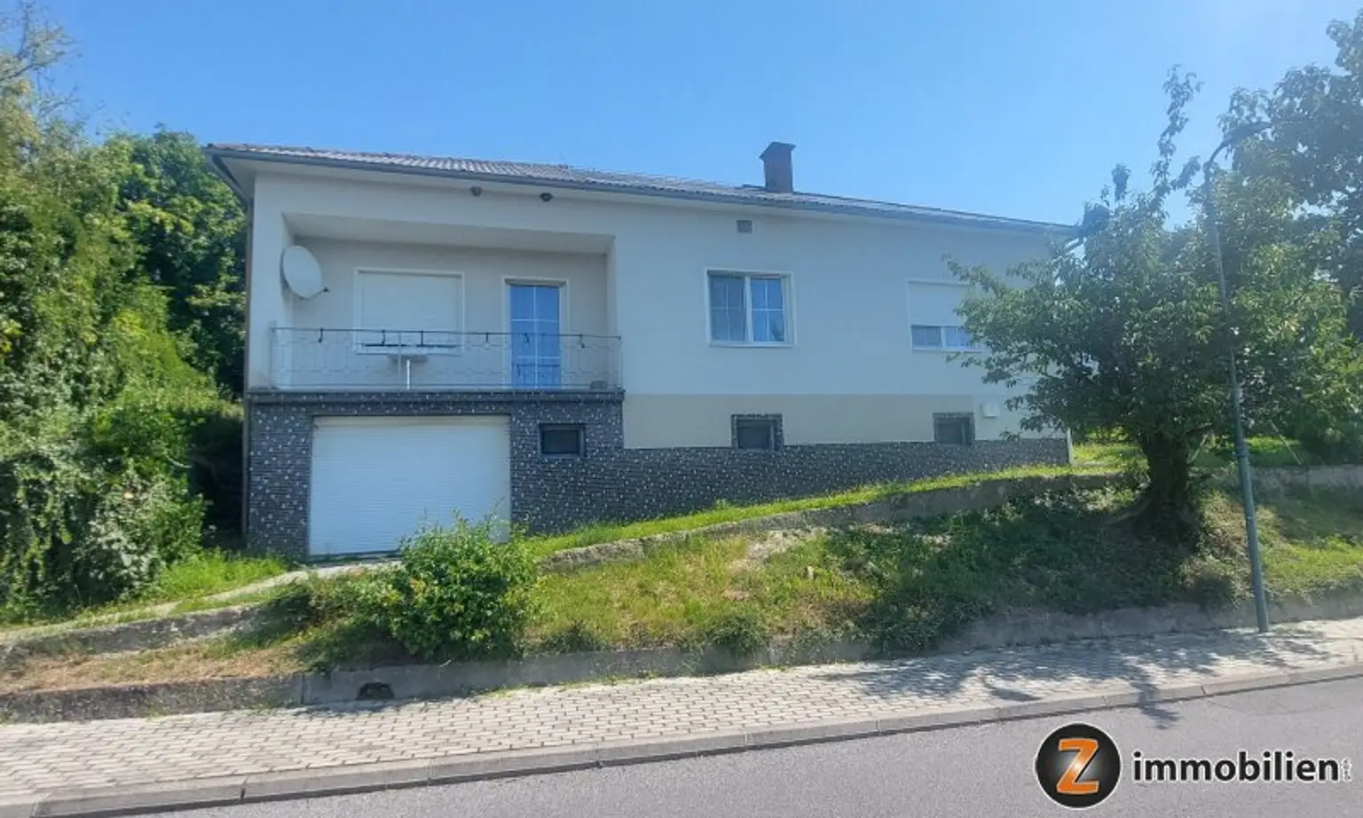 Großzügiges Einfamilienhaus mit idyllischen Garten