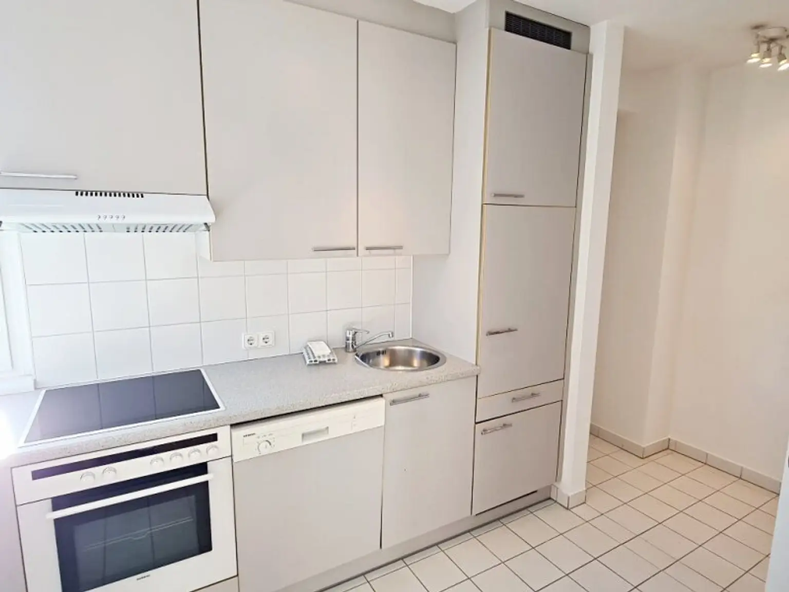 DACHGESCHOSS, Daringergasse, sonnige 76 m2 Neubau mit 6 m2 Balkon, 2 Zimmer, Wohnküche, Wannenbad, Parketten, Grünblick
