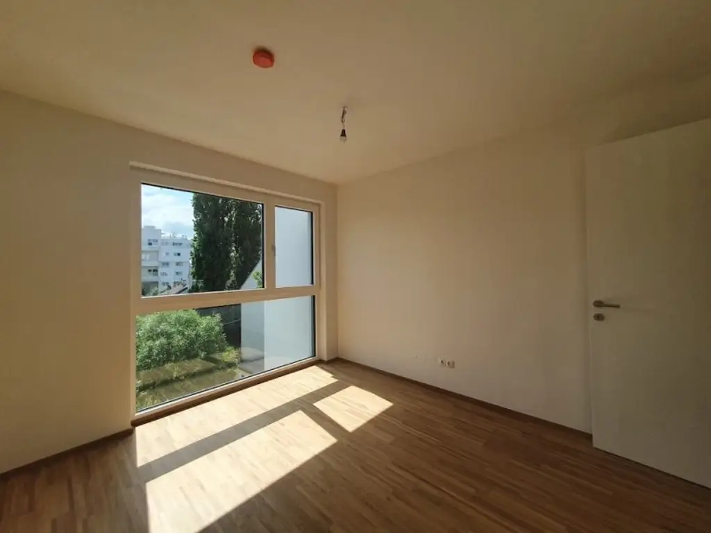 Helle moderne Wohnung bei U2-Stadlau/Bahnhof