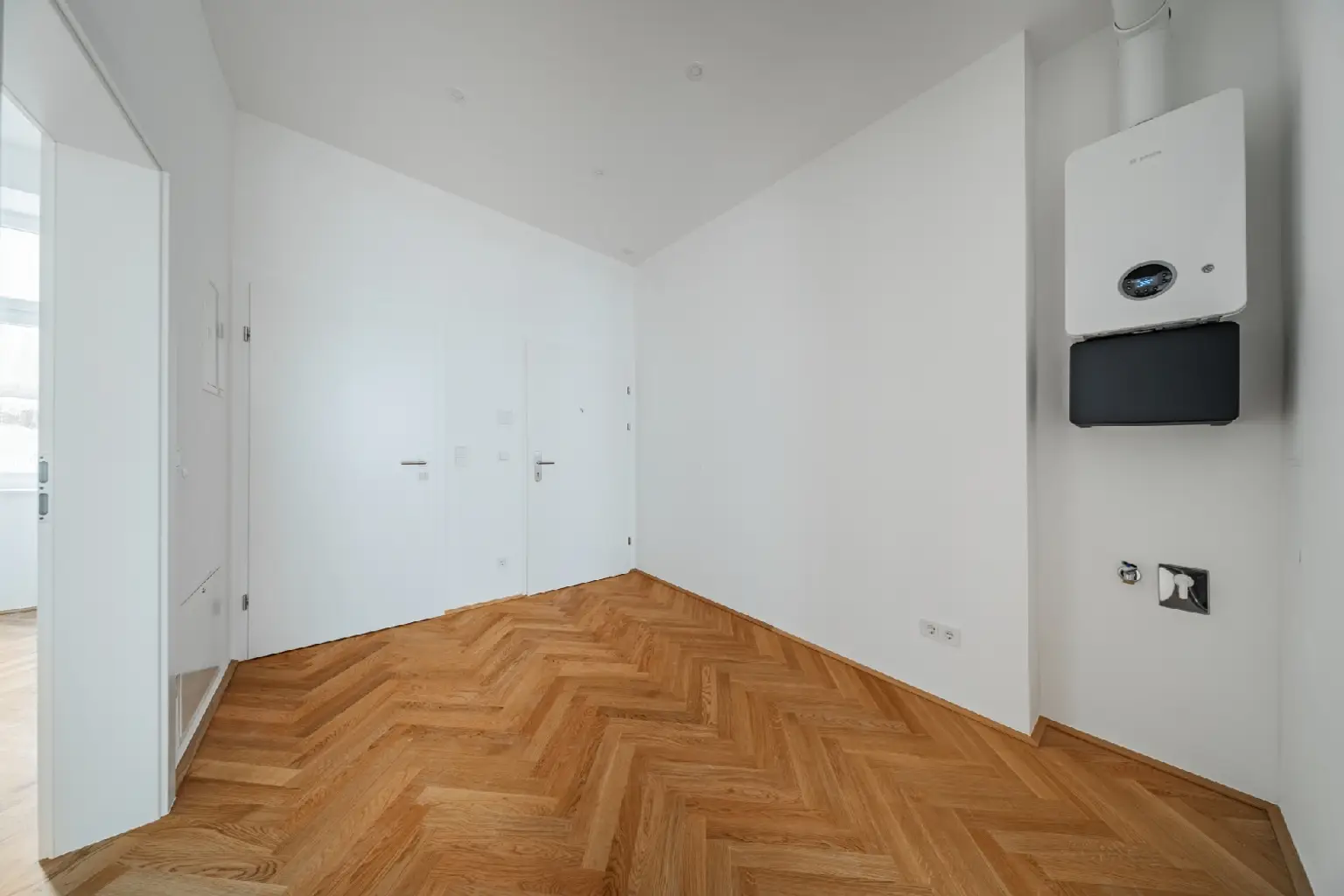 Altbaucharme neu interpretiert – 2 Zimmer im Erstbezug!