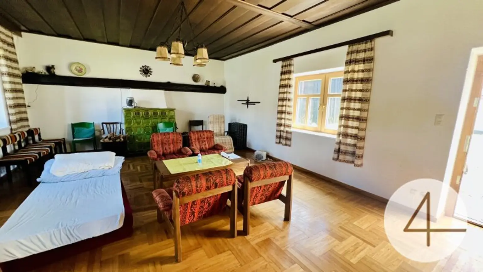 6 Minuten nach Geras - gut erhalten und teils renovierter Vierkanthof - großes Grundstück 2601m² - Brunnen am Grund