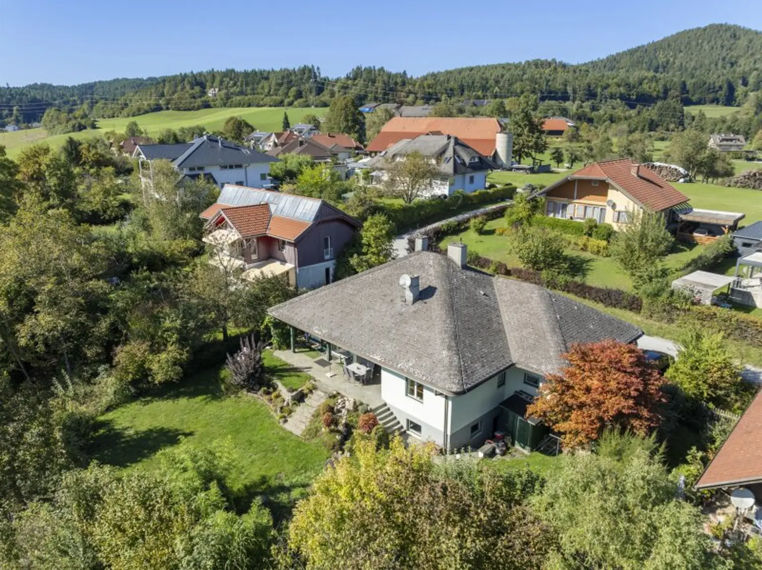 Charmanter und schöner 130m² Architekten-Bungalow in Keutschach Nähe Rauschelesee in Aussichtslage