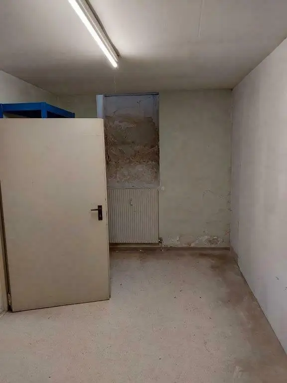 Geschäftslokal mit Verkaufsraum, Büroräumen, Lagerräumen im UG und Parkplätzen bei Dietrichsteinplatz zu vermieten!