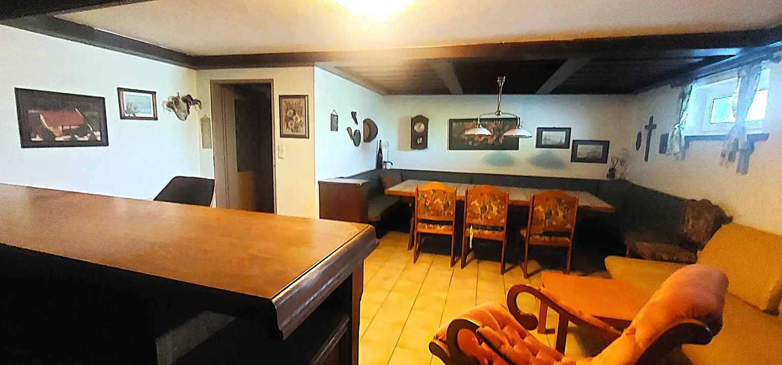 Großzügige Villa mit mehreren Wohneinheiten für viele Nutzungen