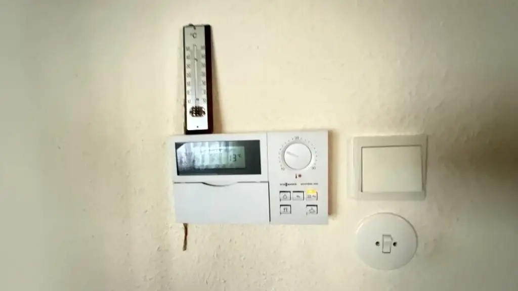 Großes Einfamilienhaus mit Veranda und Wirtschaftsanbau mit uneinsichtigen Garten + Ausbaupotential!