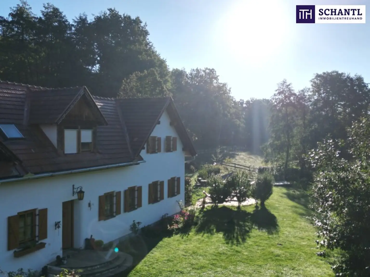 SENSATIONELLES JUWEL! Exklusiver Vierkanthof im Thermenland Steiermark – Wohnen, Reiten & Leben mit Pool und Natur!