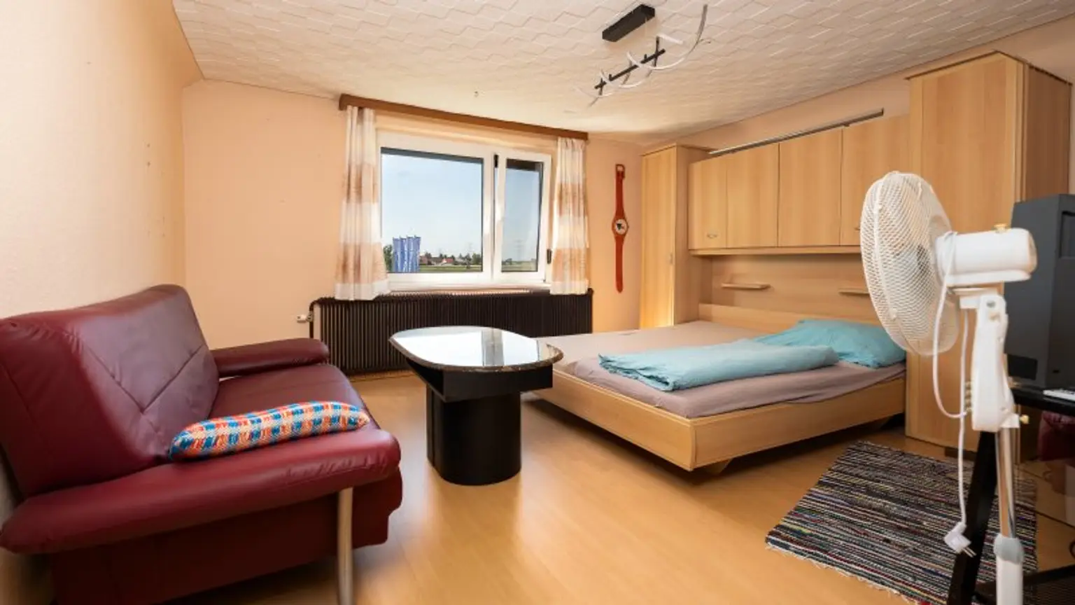 Kapitalanlage mit Potential – 2 Häuser auf Eckgrundstück mit rund 938 m² Grundstücksfläche!