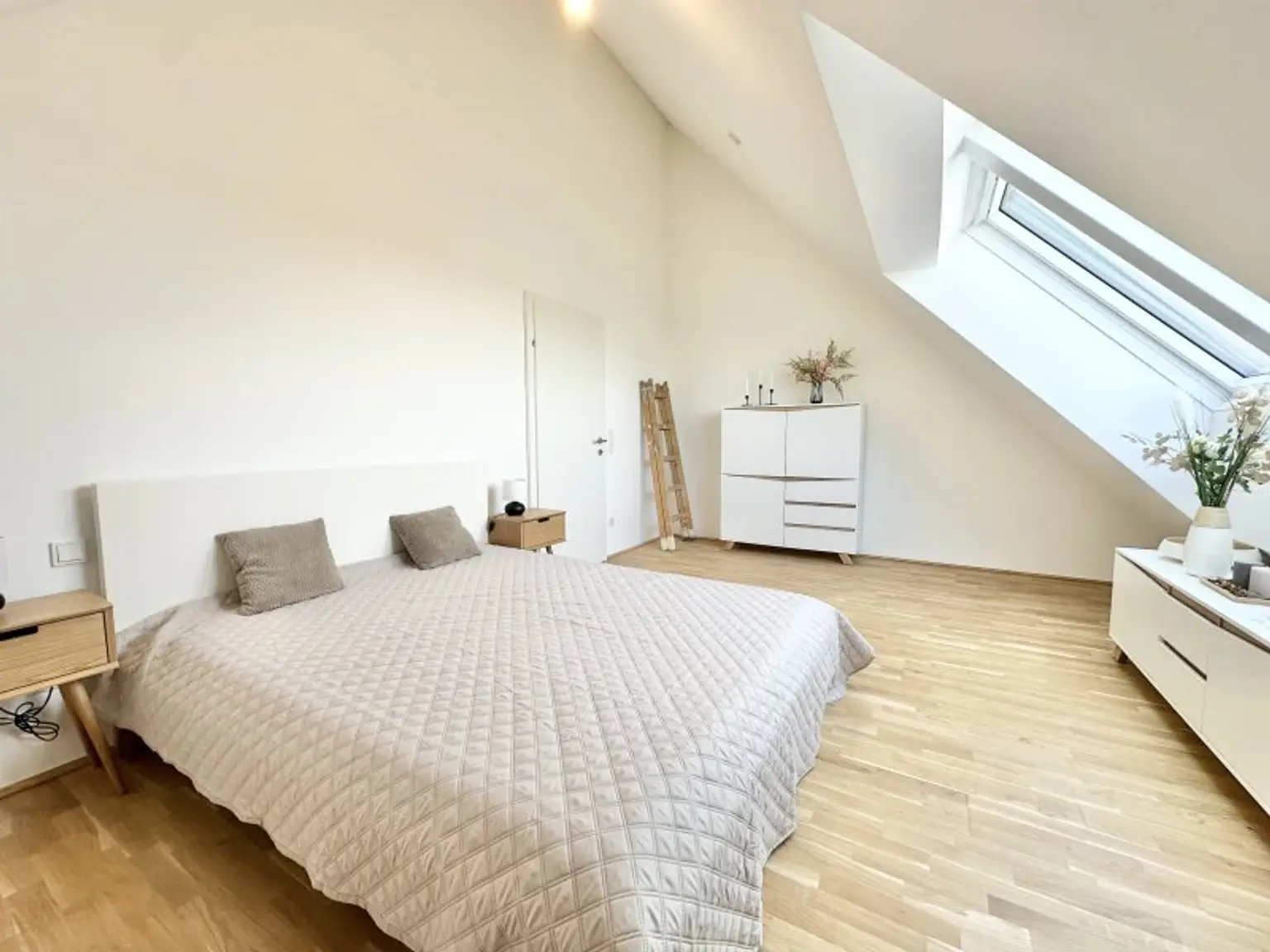 Hier müssen Sie schnell sein - AB SOFORT BEZIEHBAR!! Tolle 3 Zimmerdachgeschosswohnung + zwei Terrassen! Absolute Toplage! U1 Kagranerplatz!!