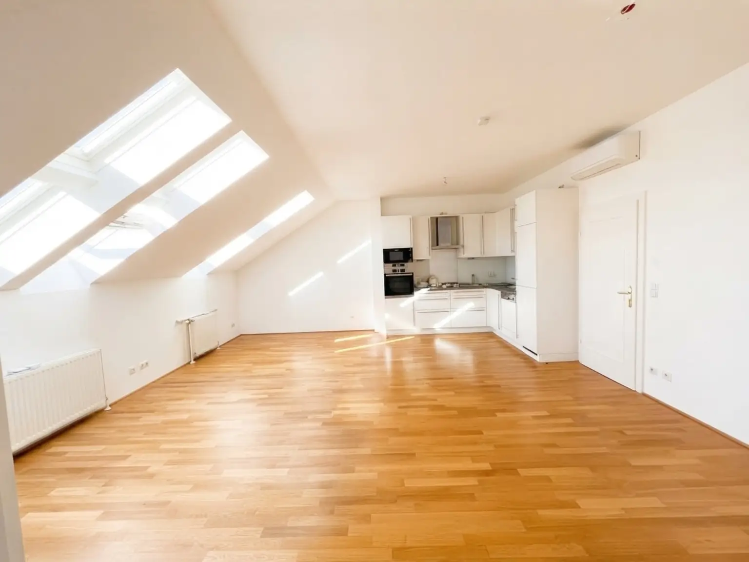 UNBEFRISTET: Klimatisierte 2-Zimmer Dachgeschosswohnung nahe Belvedere