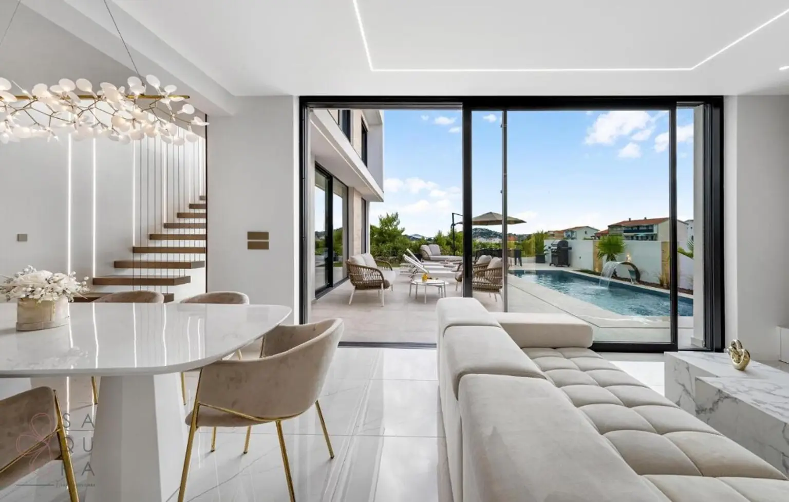 Elegante Villa in Tribunj – Mediterranes Leben mit Investitionswert