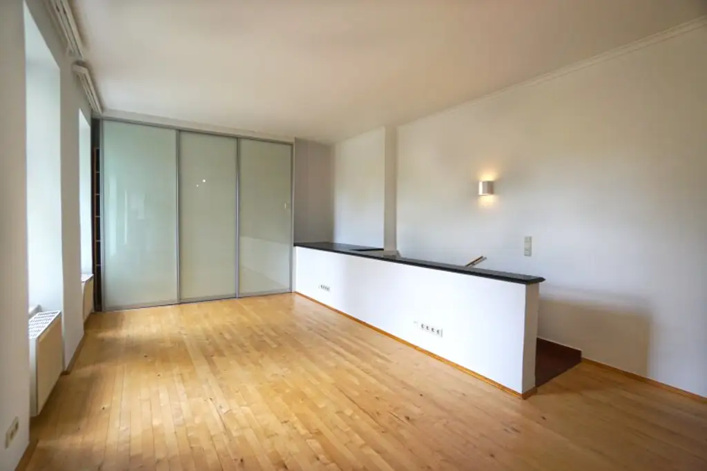 Ruhige Maisonettewohnung mit Hauscharakter in stilvollem Altbau in Hietzing, Nähe U4