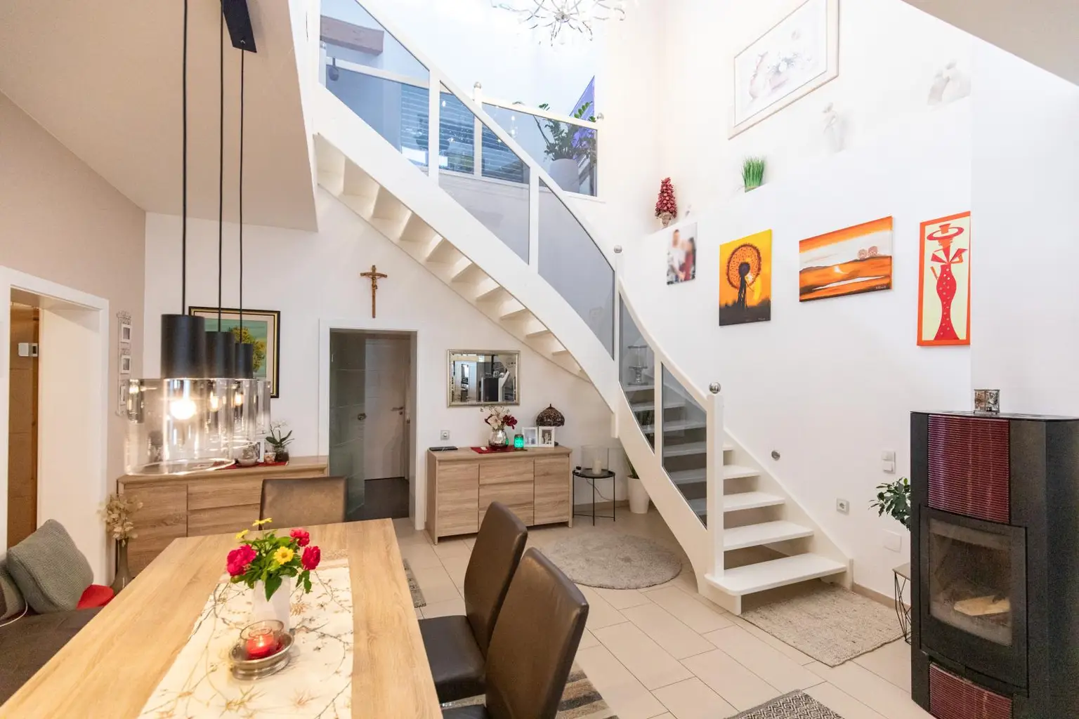 Besonderes modernes Wohnhaus mit kleiner Halle in Parndorf