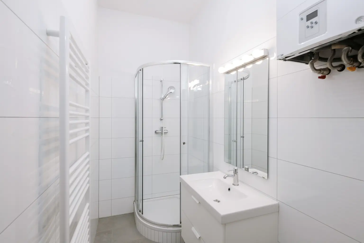 Sehr gepflegte 2 Zimmer Altbauwohnung in sehr guter zenraler Lage von Döbling!