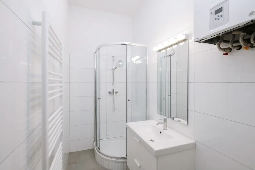 Sehr gepflegte 2 Zimmer Altbauwohnung in sehr guter zenraler Lage von Döbling!