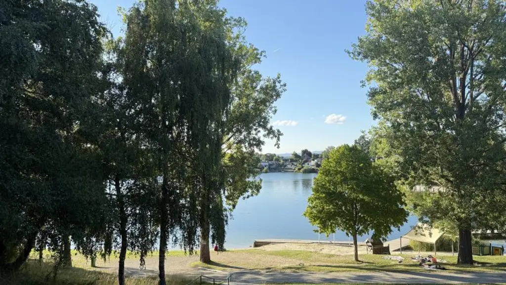 Einfamilienhaus mit Sauna uvm. auf Pachtgrundstück (verlängerbar) in Steinbrunn mit Zugang zum Badeteich!