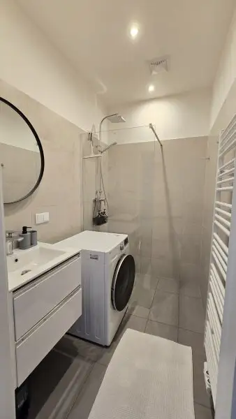 Schöne 3 Zimmer Wohnung, komplett Neu saniert vor einem Jahr