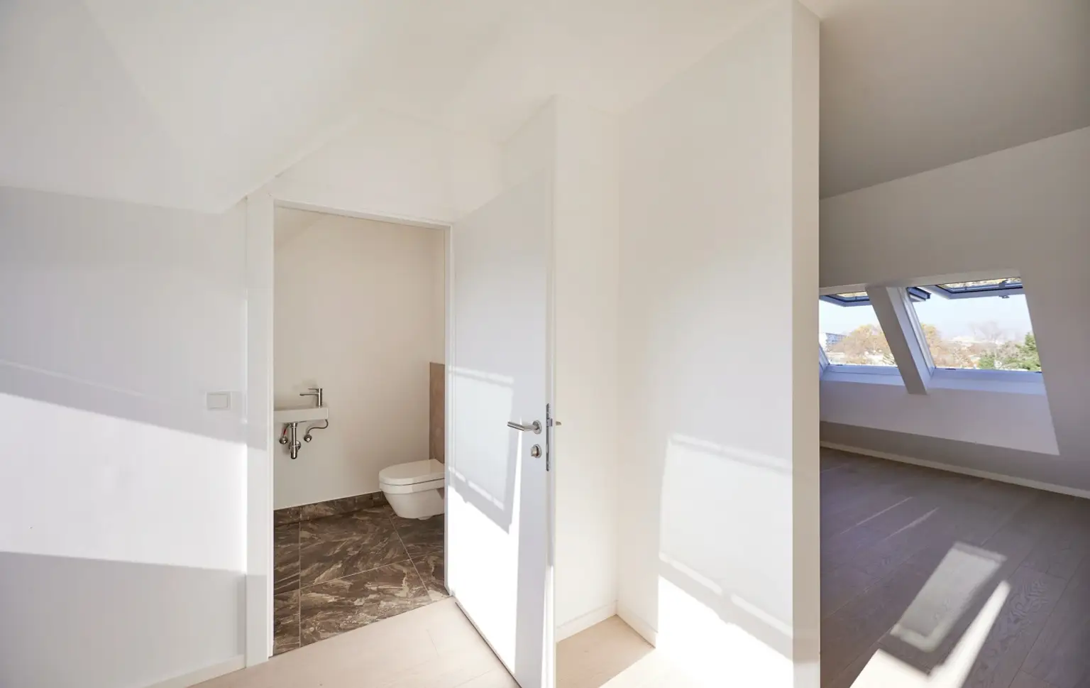 4-Zimmer-Dachgeschosswohnung mit Terrasse in idyllischer Grünlage 
nahe Donau - ERSTBEZUG!