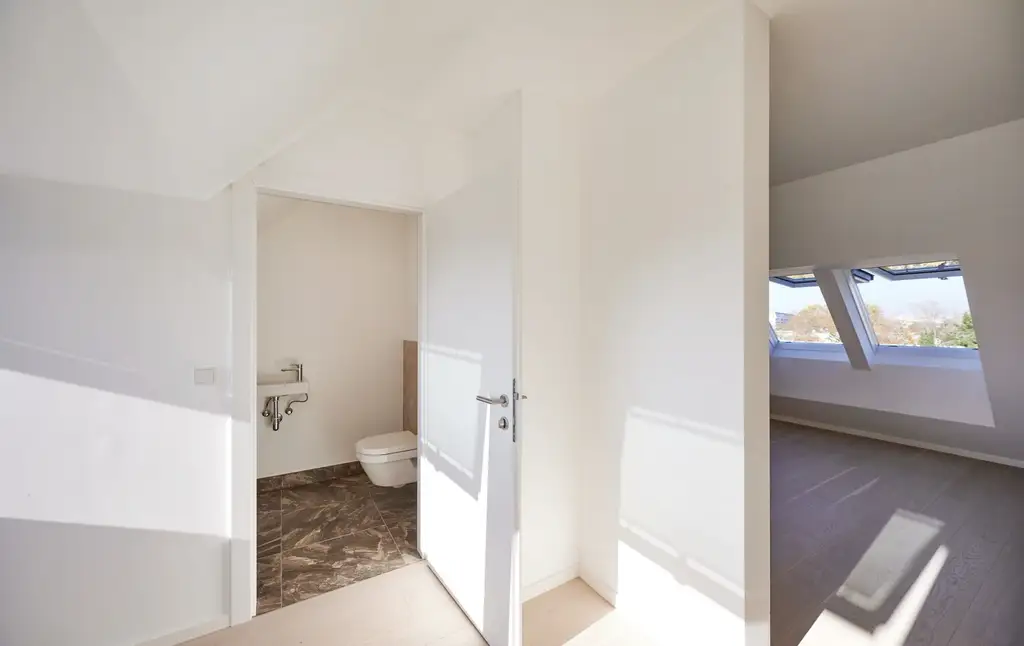 4-Zimmer-Dachgeschosswohnung mit Terrasse in idyllischer Grünlage 
nahe Donau - ERSTBEZUG!