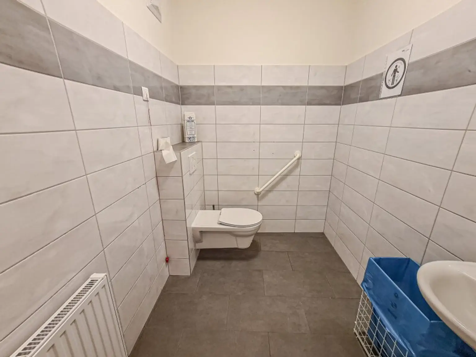 *** BARRIEREFREI *** Praxis am Josefsplatz - 5 Behandlungszimmer auf 170m²