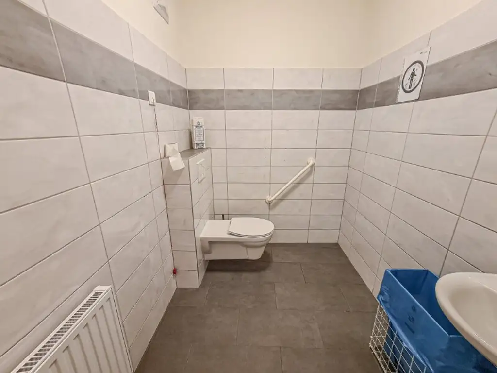 *** BARRIEREFREI *** Praxis am Josefsplatz - 5 Behandlungszimmer auf 170m²