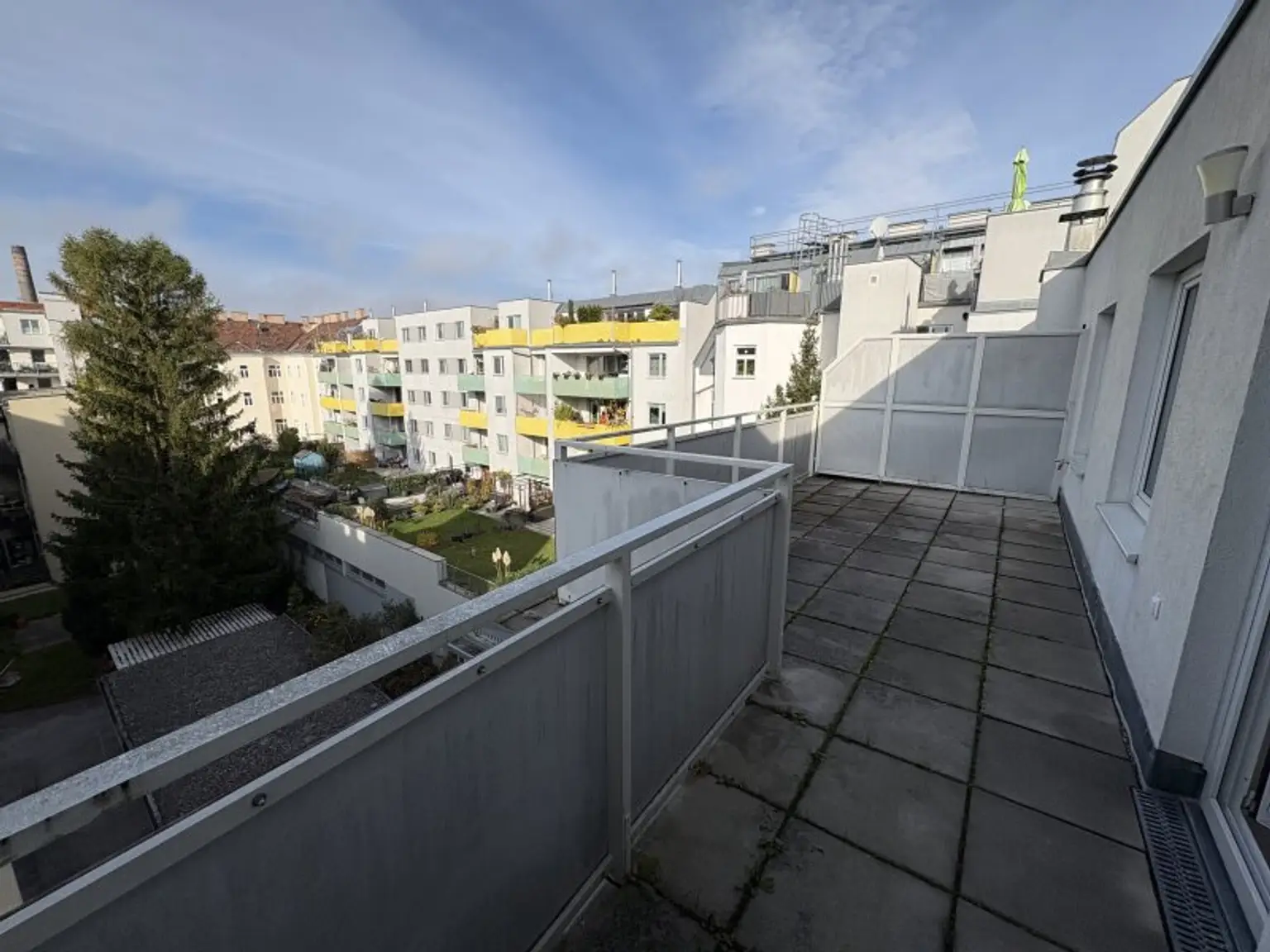 Sonnige 2-Zimmer Wohnung mit zwei Terrassen (Parkplatz inkl.)