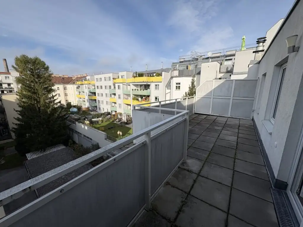 Sonnige 2-Zimmer Wohnung mit zwei Terrassen (Parkplatz inkl.)