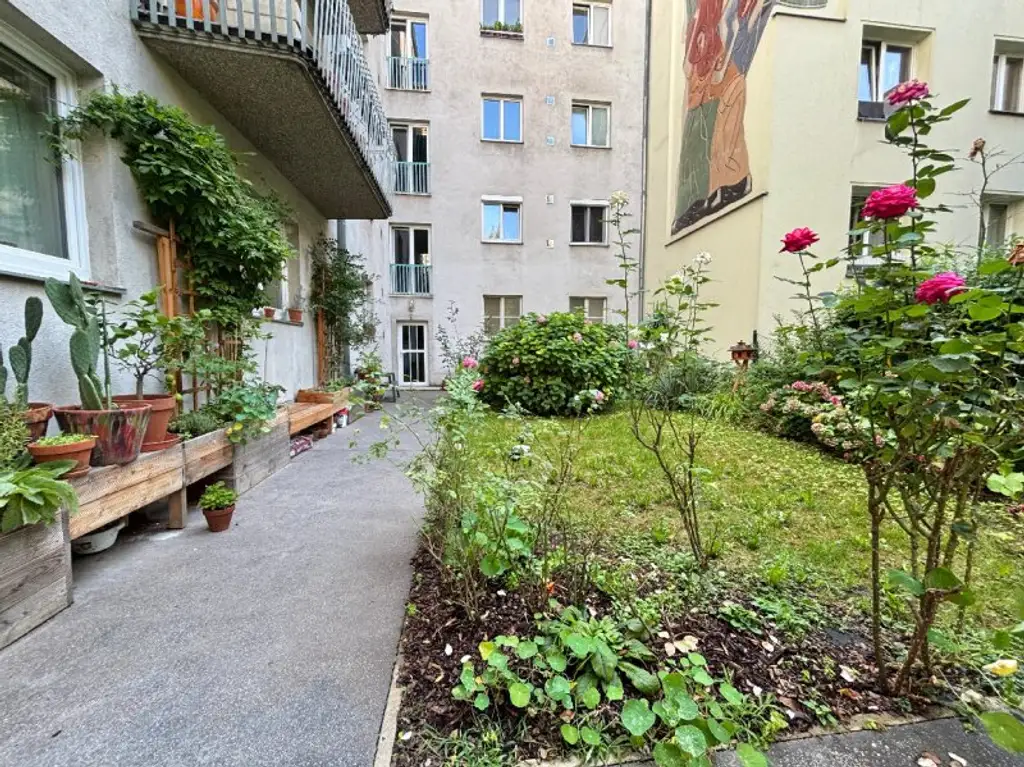 ERSTBEZUG nach Sanierung mit Südwestloggia in den begrünten Innenhof | Nähe Obkirchermarkt I Fotos vor Sanierung – Fertigstellung in Kürze
