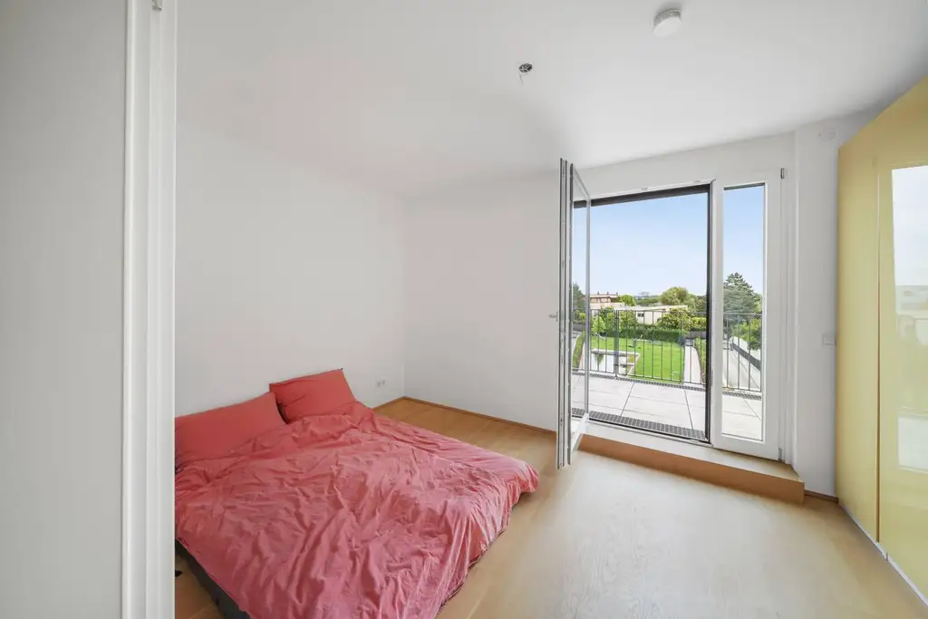 "Neubau-Traum mit Pool & XXL-Balkon - Einziehen & Wohlfühlen!"