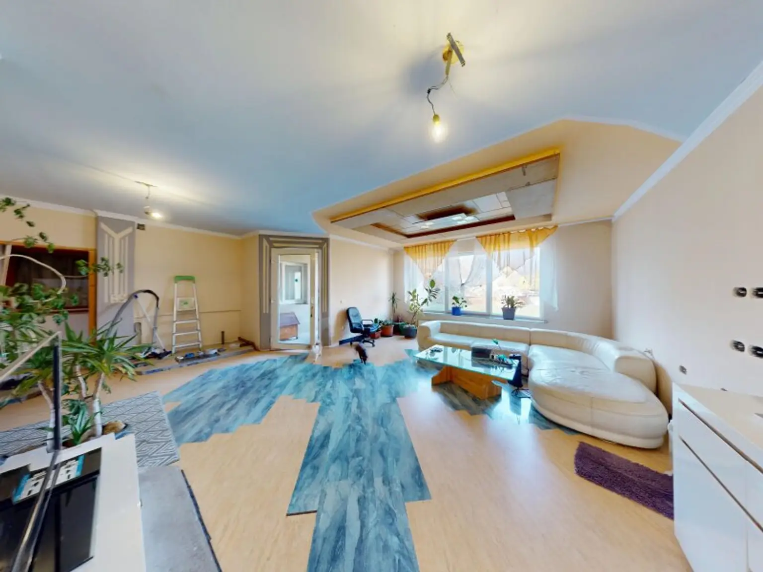 SANIERUNGSSCHNÄPPCHEN! Wer hier Hand anlegt, erfüllt sich seinen Wohntraum! Nähe Therme "Silent Spa"!