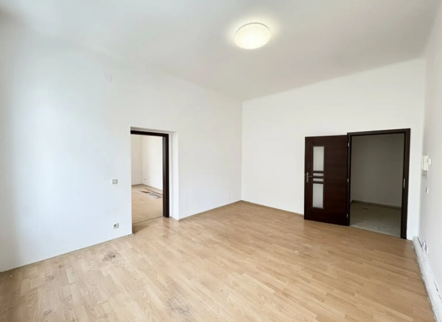 Zentrale Altbauwohnung mit Wertsteigerungspotenzial – U5-Station in Entstehung!