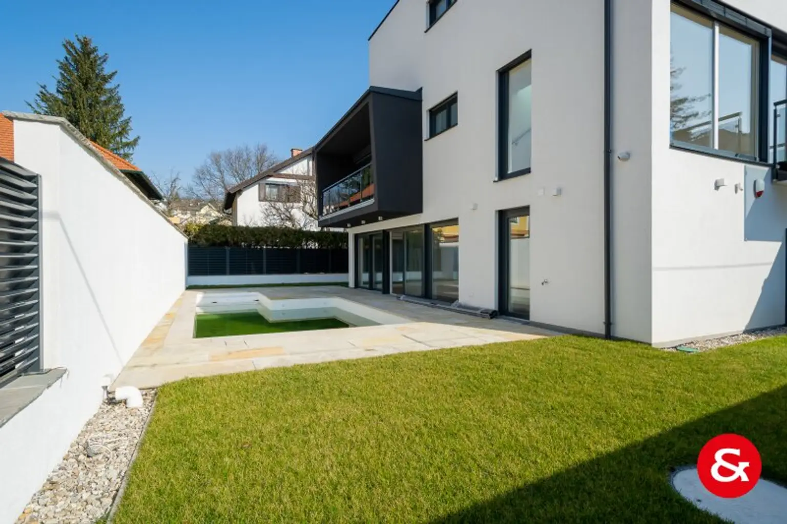 Modernes, klar gestaltetes Einfamilienhaus mit viel Platz und Technik!